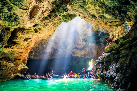 Yogyakarta: Excursión a la Cueva de Jomblang y a la Cueva de Pindul con almuerzo