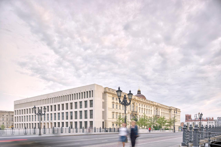 Berlin: "The Humboldt Forum for Newbies" Guided Tour Humboldt Forum for the Curious - Overview Tour in German