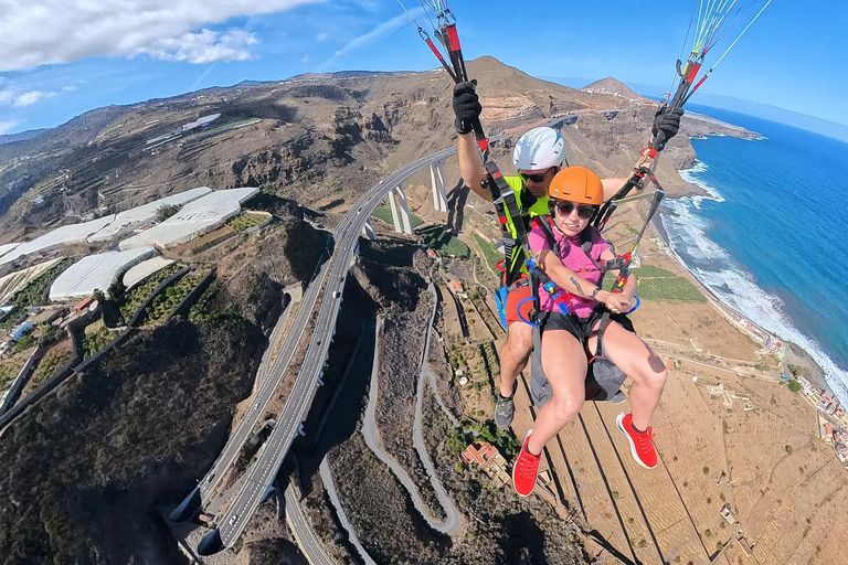 Gran Canaria: Paragliding Flight with Tapas & Pickup