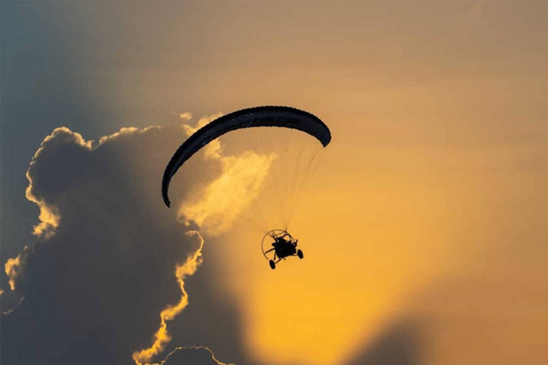 Qatar: Paratrike Flight Adventure with Pickup