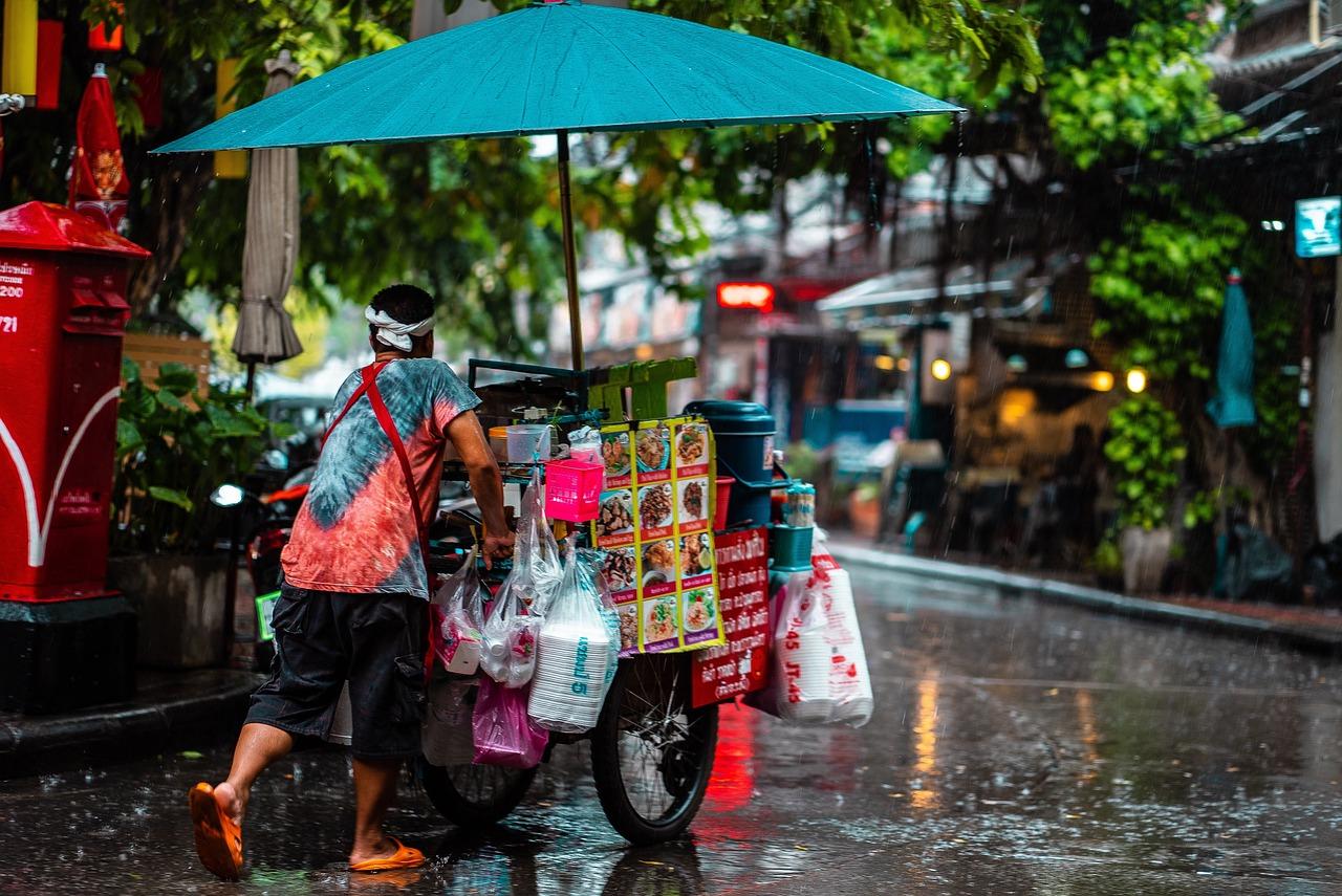 Vientiane: Streetfood-Tour in Kleingruppe mit Verkostungen