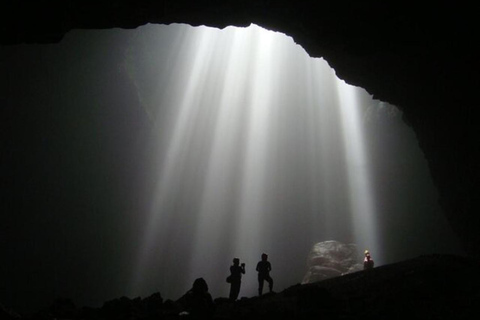 Yogyakarta : Visite de la grotte de Jomblang et de la plage de Timang