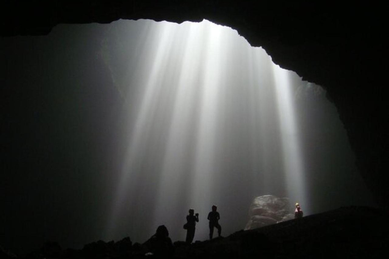 Yogyakarta : Jaskinia Hightlights Jomblang i wycieczka na plażę Timang