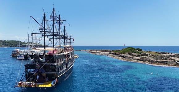 Side: Dolphin Island Boat Trip with Lunch & Swim Stops