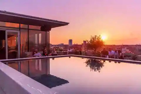 Milán: Cata de Vino Tinto Italiano con Anfitrión Local en Terraza