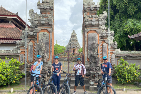 Ubud: Downhill-cykeltur med risfält, vulkan och måltidPrivat grupp