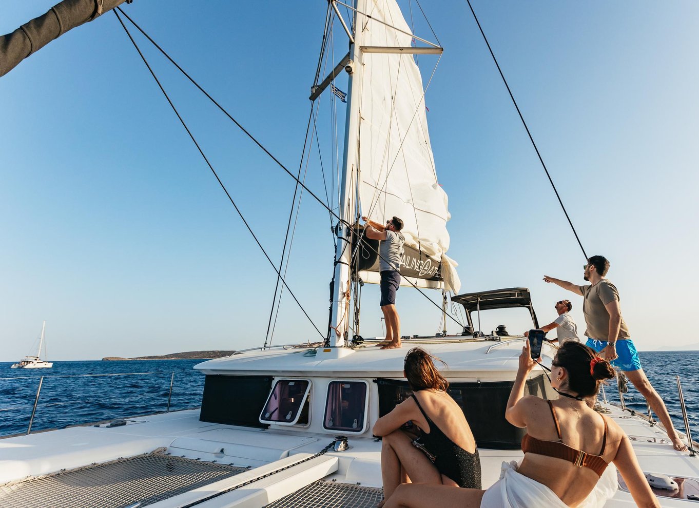 Athen: Riviera Catamaran Cruise med måltid og drikkevarer