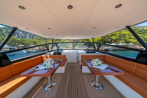 Yalıkavak: Private Yacht Cruise with Lunch & Drinks