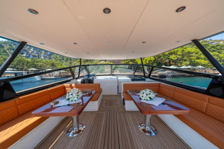 Yalıkavak: Private Yacht Cruise with Lunch & Drinks