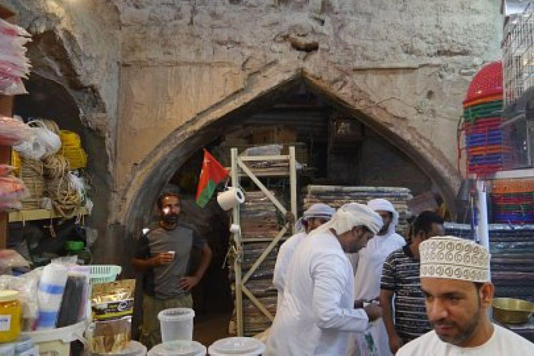 Au départ de Mascate : journée complète à Nizwa-Misfat Al Abriyeen-Al Hamra