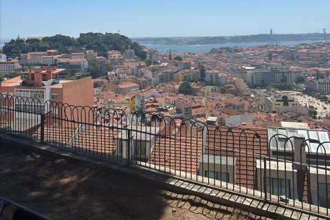 Lisbon: Tuk Tuk Full City Tour