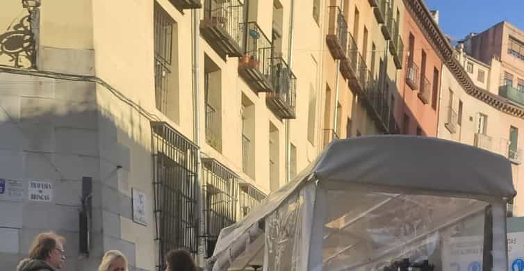 Madrid: City Tours - 6 seats private ecological tuk tuk photo 2