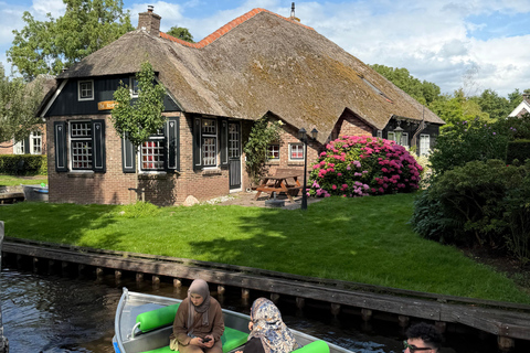 From Amsterdam: Giethoorn Small Group Tour with Boat Ride