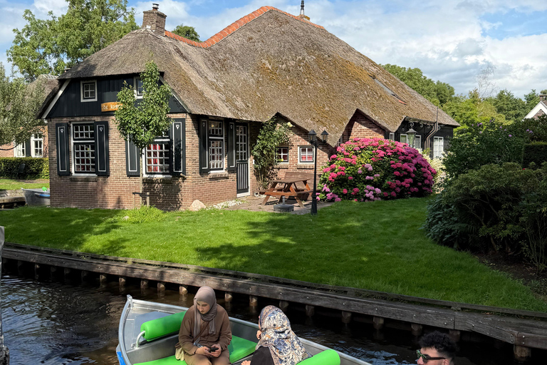 From Amsterdam: Giethoorn Small Group Tour with Boat Ride