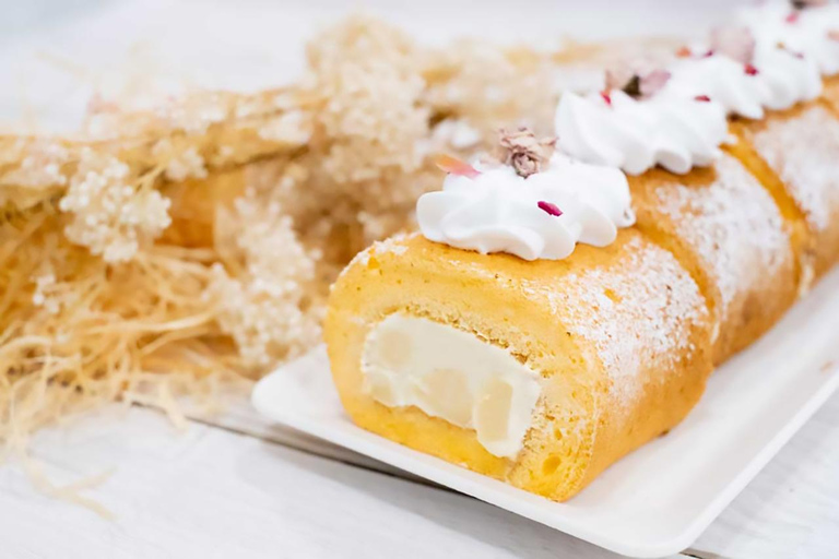 Hong Kong: DIY Baking Workshop - Sakura Peach Cake Roll