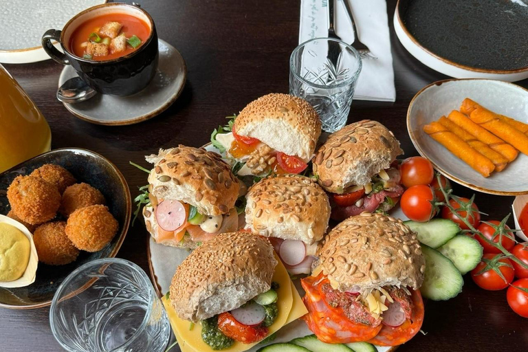 Amsterdam: Tulip Fields Day Tour with Lunch & Windmill