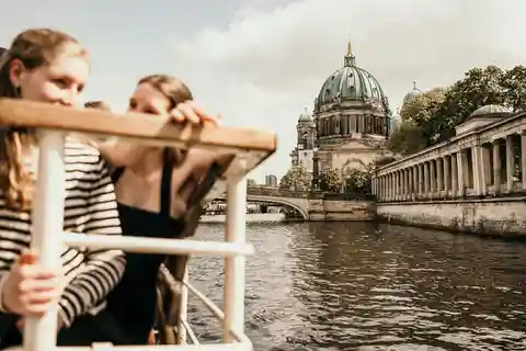 Old-Berlin by Boat – 1h Cruise on Berlins most historic ship