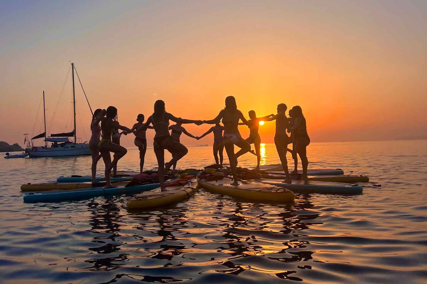 Malta: Gnejna Bay Sunset Paddleboarding and SUP Yoga