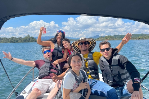 Excursion d'une journée à Guatape : Promenade en bateau, Pueblo, Piedra, et plus encore !
