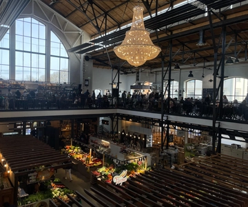 Experiencia gastronómica en el mercado local de Riga: tour guiado y degustaciones