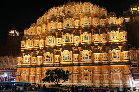 Jaipur: Tour nocturno privado con mirador al atardecer de NahargarhExcursión en Tuk-Tuk con conductor de habla inglesa