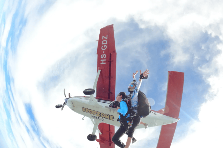 Pattaya: DROPZONE Skydiving with Hotel Transfer Skydive with VDO.Deluxe&photos and Private car from Bangkok