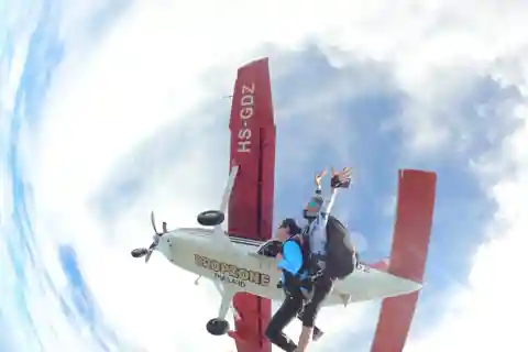 Pattaya: DROPZONE Skydiving with Hotel Transfer