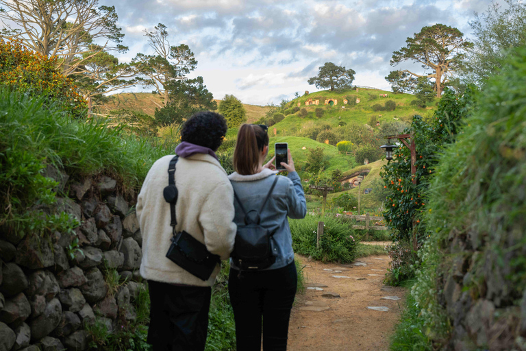 Hobbiton Movie Set &amp; Rotorua Premium Day Tour from Auckland