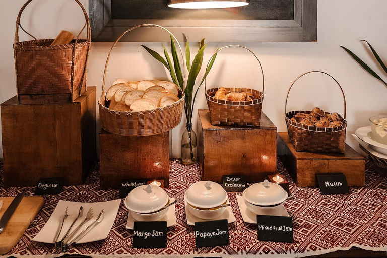 Luang Prabang: Alms Giving Ceremony & Breakfast
