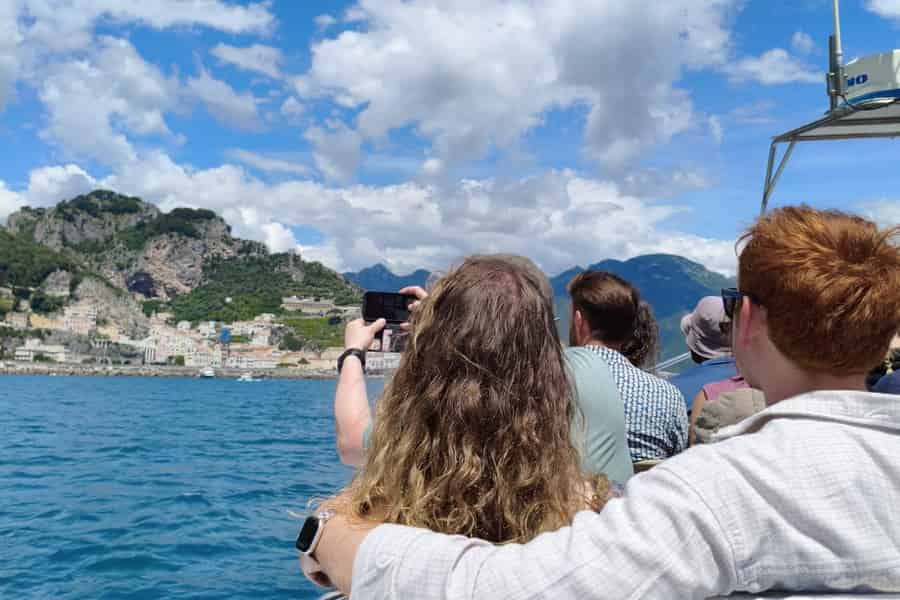 Premium-Tour durch Sorrent, Positano und Amalfi mit Boot ab Neapel. Foto: GetYourGuide Premium-Tour durch Sorrent, Positano und Amalfi mit Boot ab Neapel. Foto: GetYourGuide