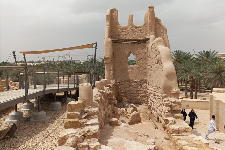 Descubra o rico patrimônio de Diriyah, a cidade da Terra.