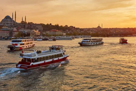 Istambul: Cruzeiro pelo Bósforo e pelo Chifre de Ouro pela manhã ou ao pôr do sol