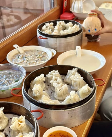Hangzhou: Jiaxing - South Lake, Zicheng Ruins, & Old Street