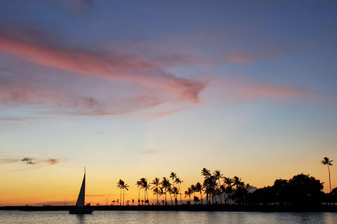 Waikiki: Friday Night Fireworks Catamaran Sail