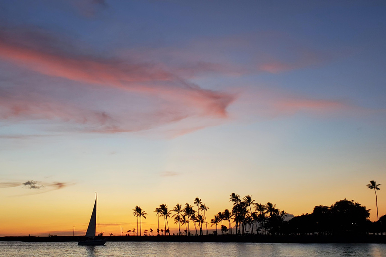 Waikiki: Friday Night Fireworks Catamaran Sail