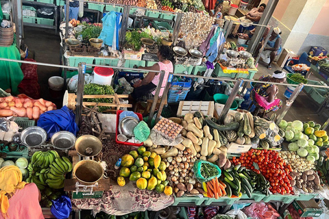 From Praia: Guided tour of Praia, Rua d'Arte & Cidade Velha. Private: Guided tour of Praia, Rua d'Arte & Cidade Velha.