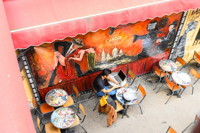 Paris: Experience the romance of Montmartre on a walk with a pro photographer Paris: Experience romance in Montmartre, a walk with a photographer in English