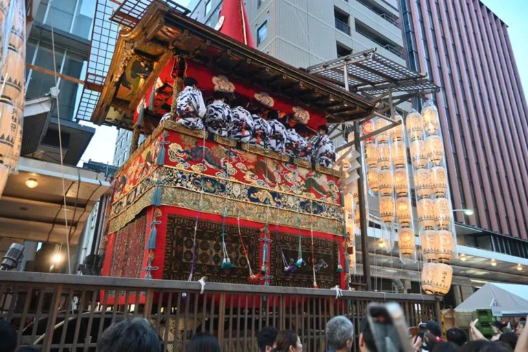 Kyoto: Gion Festival Evening Walking Tour with English Guide