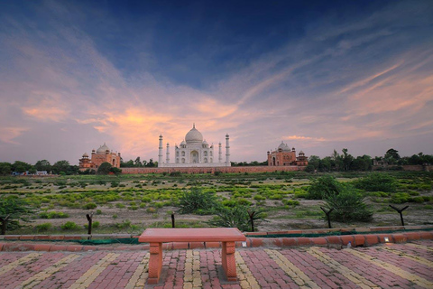 Agra: Tour turístico de un día completo en coche con guía oficial