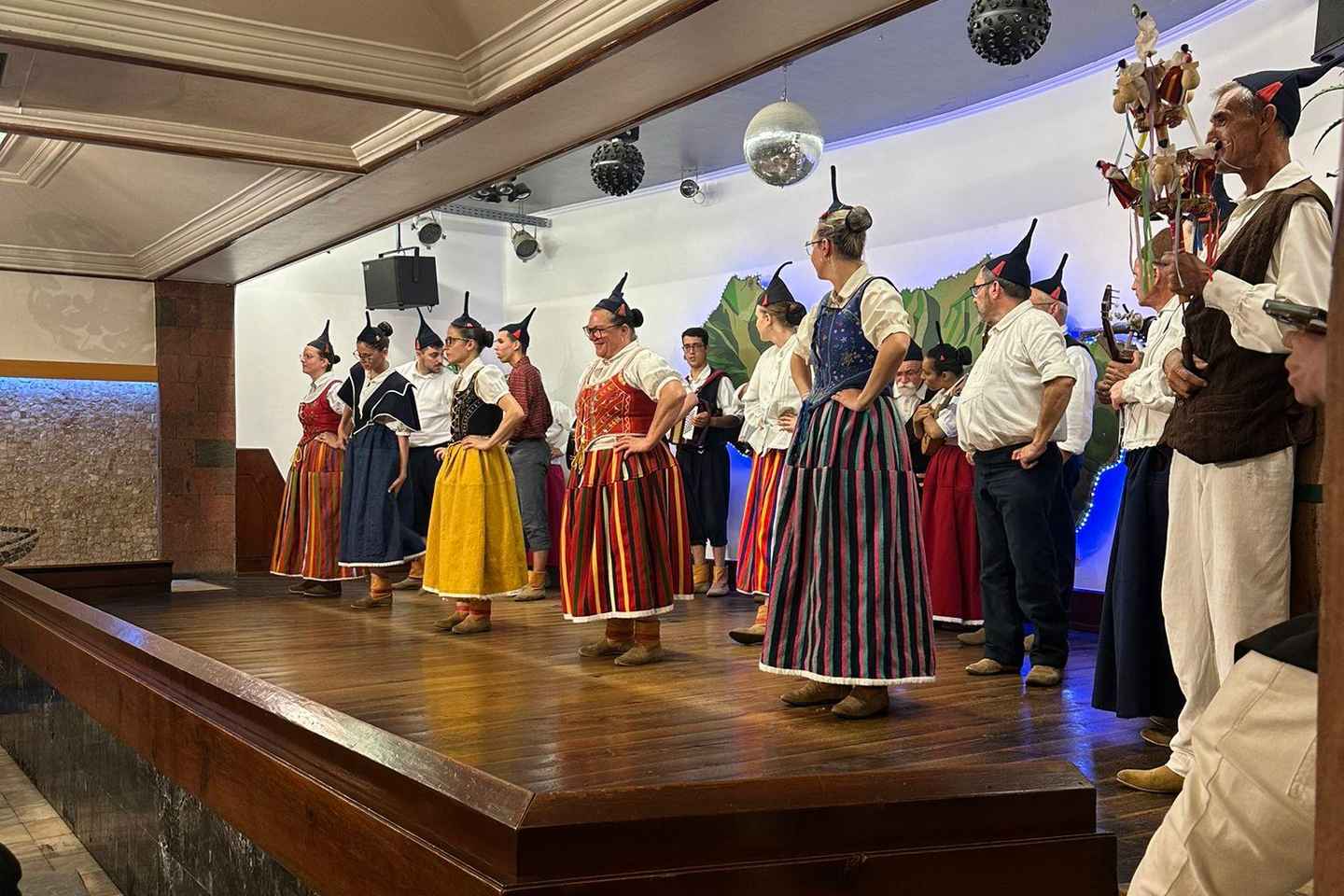 Madeira:TypicalShowFolklore Evening.included.Dinner transpt