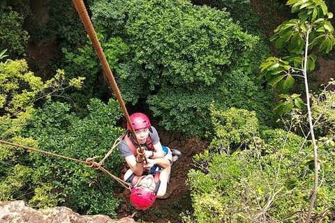 Yogyakarta : Excursion d&#039;une journée dans la grotte de Jomblang avec Light from Heaven