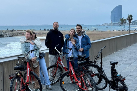 Barcelone : visite à vélo ou en vélo électrique, sites incontournables et anecdotes localesVisite privée