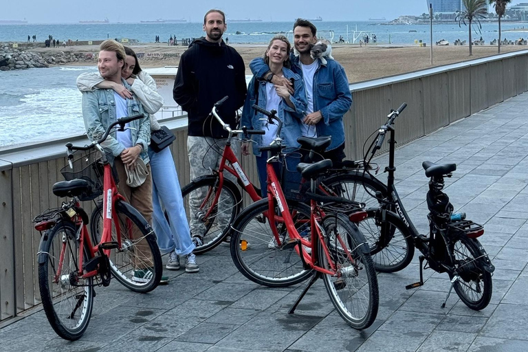 Barcelone : visite à vélo ou en vélo électrique, sites incontournables et anecdotes localesVisite privée