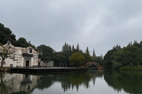 From Hangzhou: 5-Day Tour to Shanghai with Cruise & Lunches