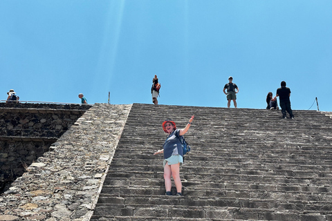 PRIVÉTOUR IN TEOTIHUACAN EN GUADALUPE BASILIEK