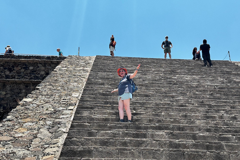 PRIVÉTOUR IN TEOTIHUACAN EN GUADALUPE BASILIEK