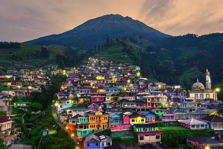 Yogyakarta: Nepal Van Java e tour delle cascate di Kedung KayangYogyakarta: tour del Nepal Van Java e delle cascate di Kedung Kayang