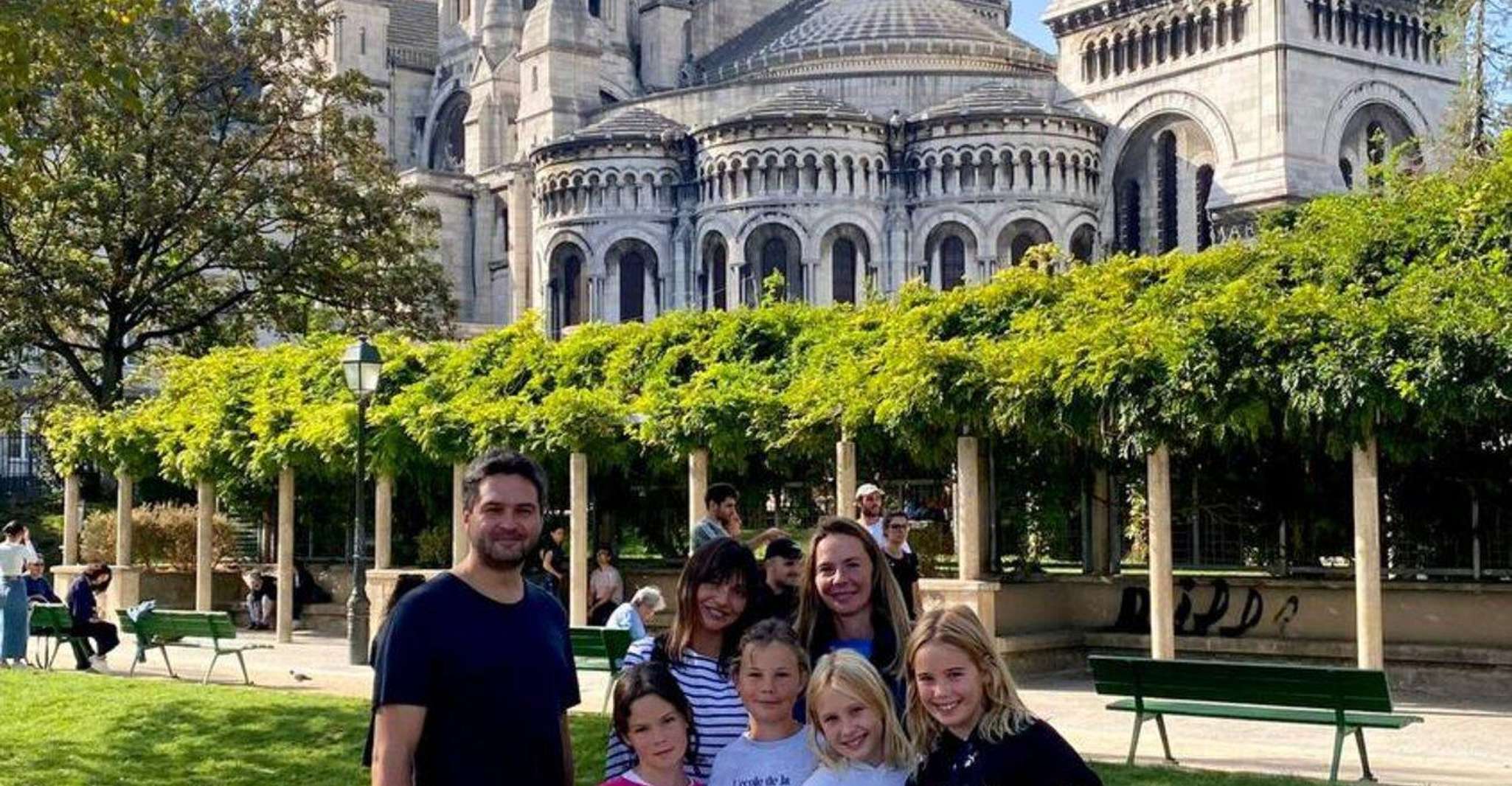 Montmartre, guided tour from Moulin Rouge to Sacré-Coeur - Housity