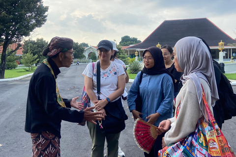 Yogyakarta: Pakualaman Royal Palace Walking Tour with Jamu