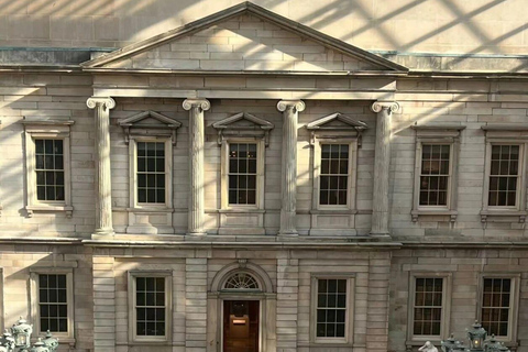 Cambridge: 2H Harvard University Student-Guided Walking Tour